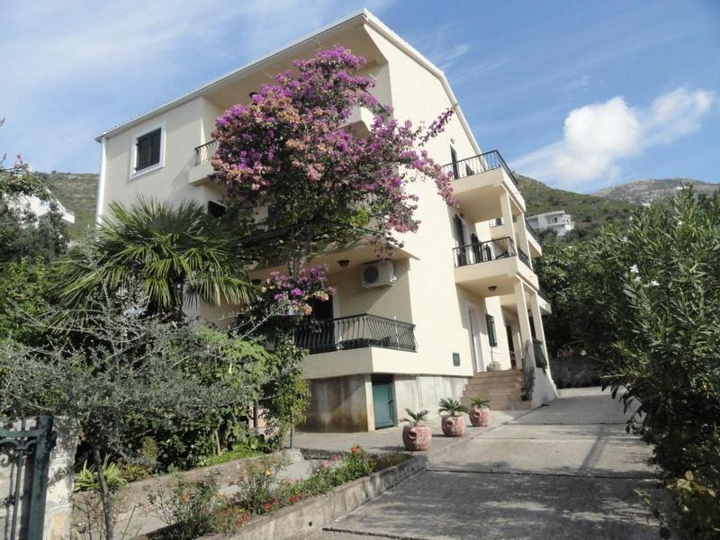 Apartments & Rooms M Petrovac エクステリア 写真