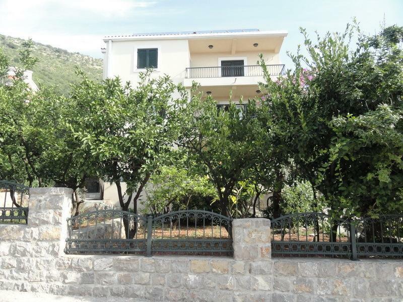 Apartments & Rooms M Petrovac エクステリア 写真